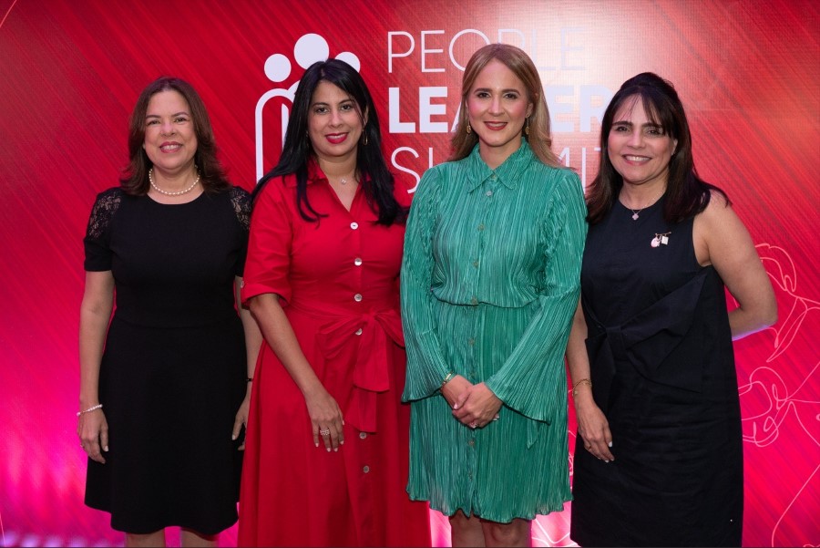 Virginia Peña, Ingrid Elizabeth García Ovalles, Gina Cordero y Nina D' Agostini.